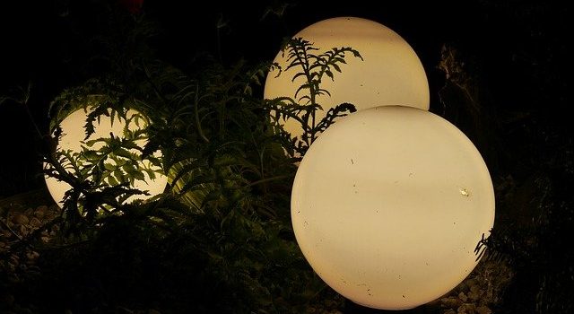 Des œufs lumineux pour éclairer votre jardin