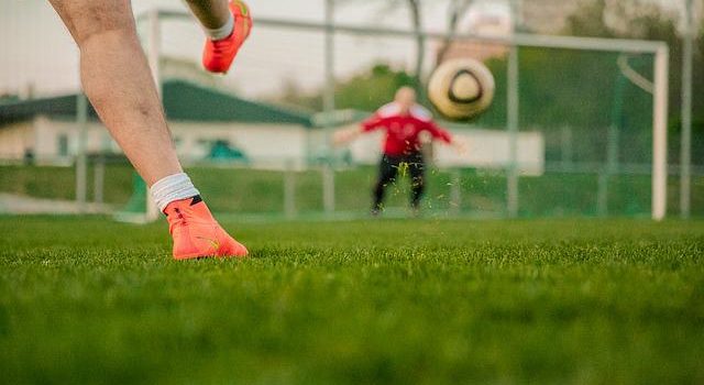 Aménager un mini terrain de foot dans le jardin : 5 étapes pour atteindre votre but