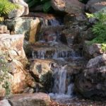 Construire une cascade sans bassin : les essentiels à savoir
