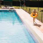 Quelle est la durée typique de la construction d’une piscine ?