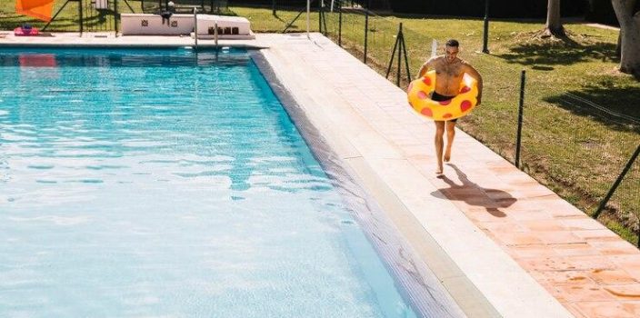 Quelle est la durée typique de la construction d’une piscine ?