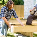 Construire un ponton de jardin : Étapes cruciales à ne pas manquer