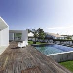 Piscine en béton : comment choisir le design parfait pour votre jardin ?