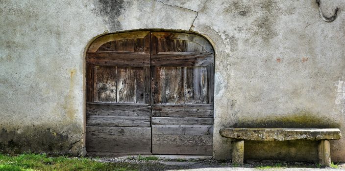 découvrez comment construire un mur de soutènement efficace et durable pour stabiliser vos terrains et embellir votre jardin. nos conseils et astuces vous guideront à travers les choix de matériaux et les techniques de construction.